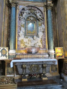 Side Altar Santa Maria 